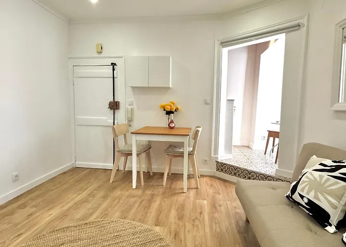 Woody Boutique 6 Trendy Flat By Homeful Homes Apartman